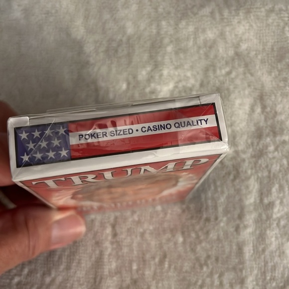 NIB sealed-Trump Presidential Playing Cards - Picture 3 of 3